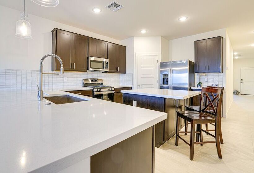 Spacious Maricopa Vacation Home ~ 4 Mi To Downtown