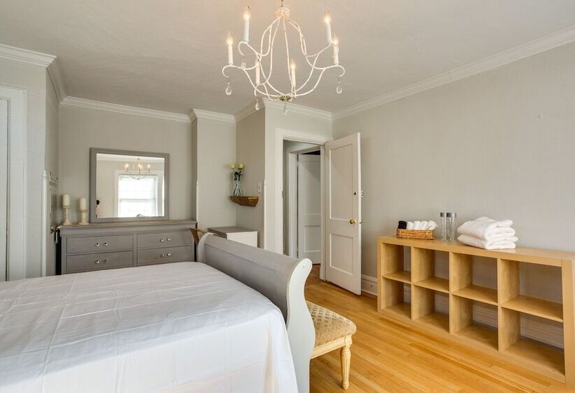 Spacious New Jersey Home: Pool & Fire Pit!