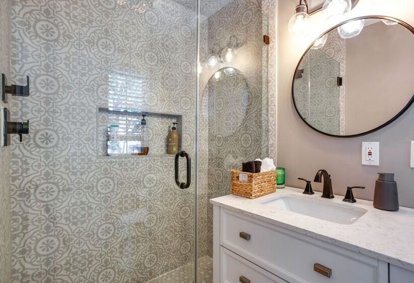 Spacious New Jersey Home: Pool & Fire Pit!