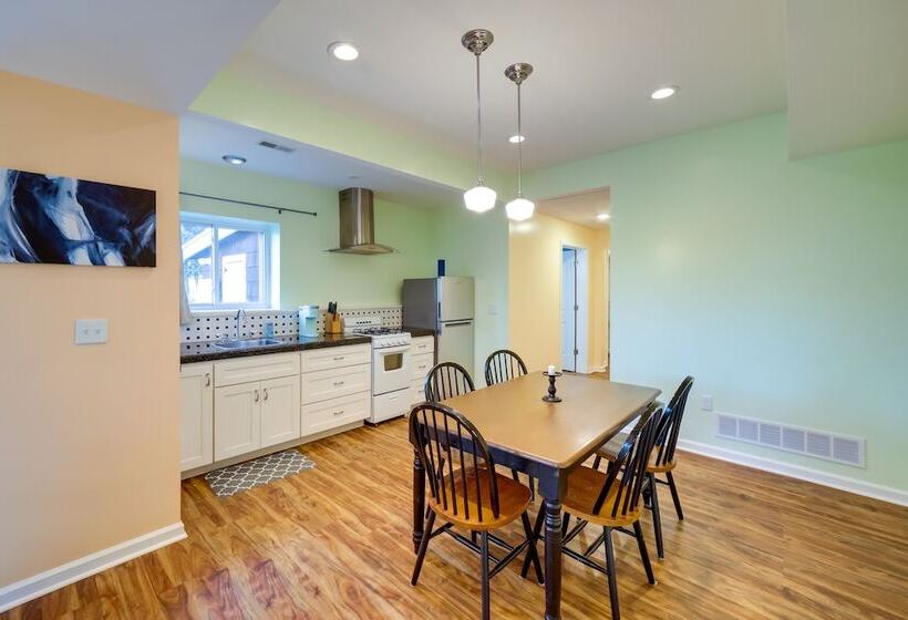 Spacious Rockford Retreat: Walk Downtown!