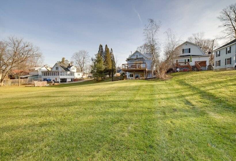 Spacious Rockford Retreat: Walk Downtown!