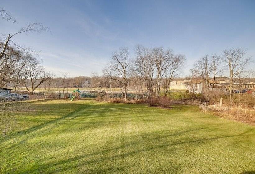 Spacious Rockford Retreat: Walk Downtown!