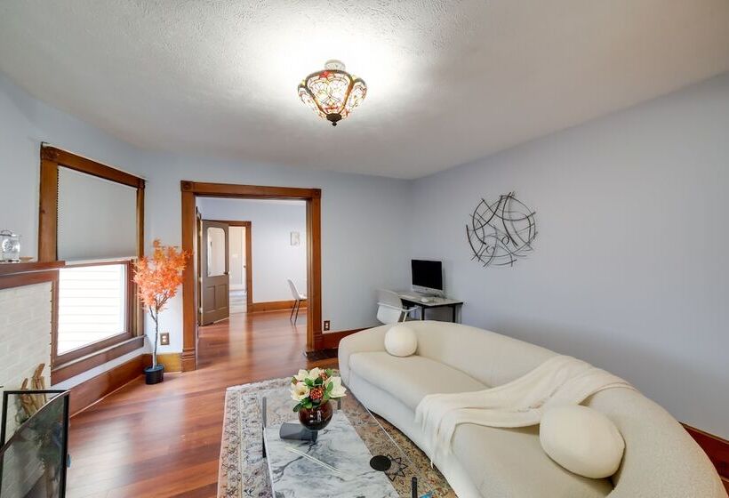 Spacious Rockford Retreat: Walk Downtown!
