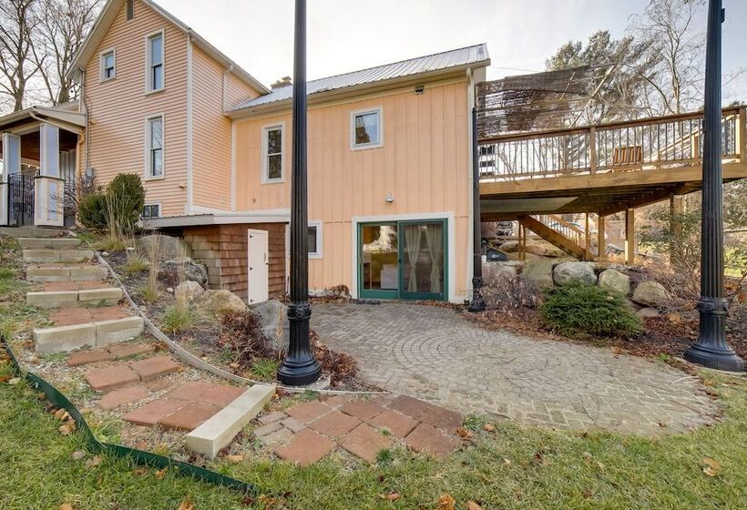 Spacious Rockford Retreat: Walk Downtown!