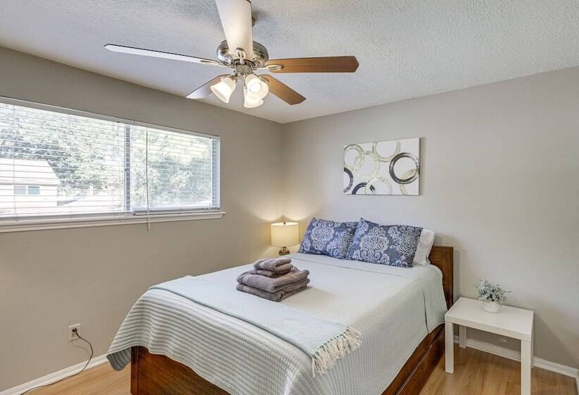 Spacious Spring Retreat W/ Heated Pool & Spa!