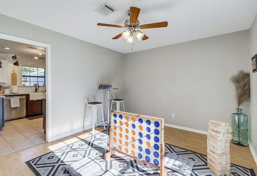 Spacious Spring Retreat W/ Heated Pool & Spa!