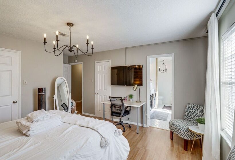 Spacious Spring Retreat W/ Heated Pool & Spa!