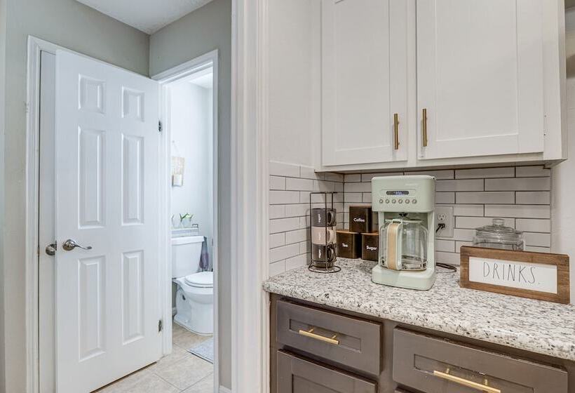 Spacious Spring Retreat W/ Heated Pool & Spa!