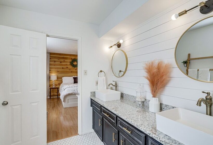 Spacious Spring Retreat W/ Heated Pool & Spa!