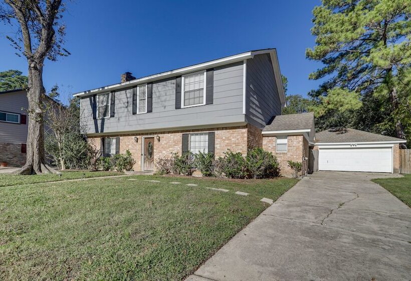 Spacious Spring Retreat W/ Heated Pool & Spa!