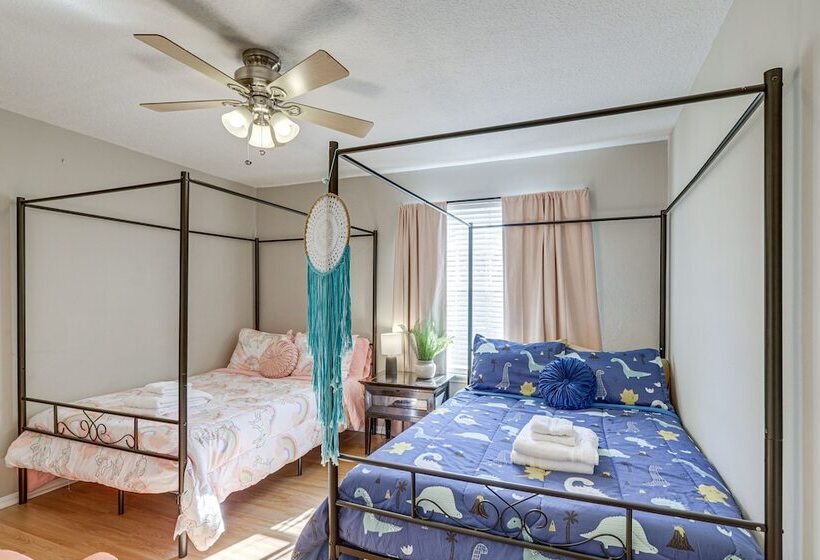 Spacious Spring Retreat W/ Heated Pool & Spa!