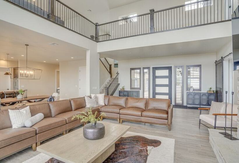 Spacious Utah Escape W/ Balcony & Mountain Views!