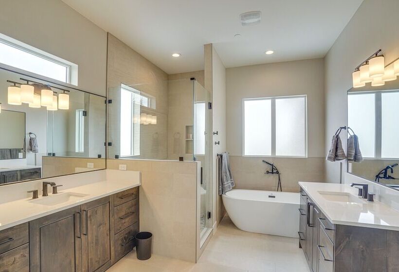 Spacious Utah Escape W/ Balcony & Mountain Views!