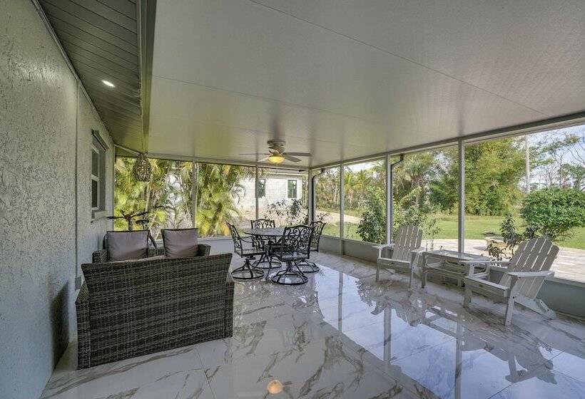 Game Room + Screened Lanai: Pine Island Getaway!