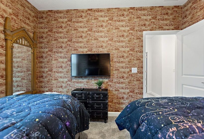 Stars Align @ Storey Lake By Shine Villas #406