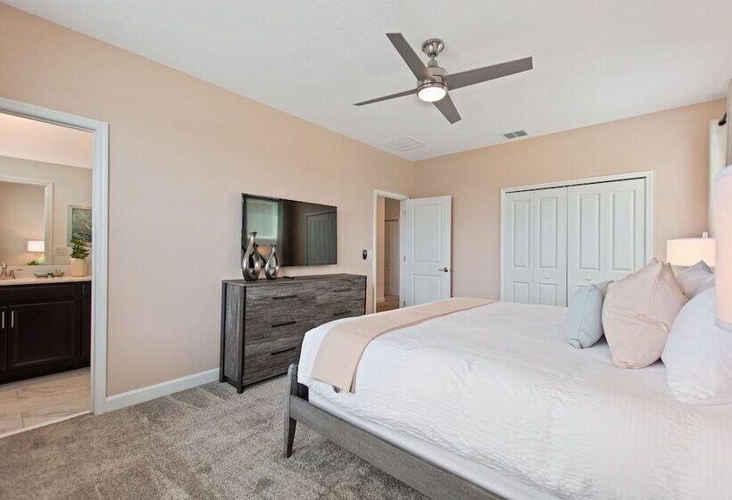 Stars Align @ Storey Lake By Shine Villas #406