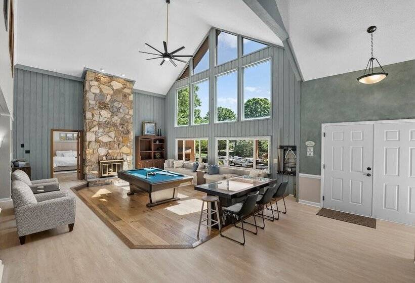 Stay Awhile By Avantstay Lakefront + Pool, Dock