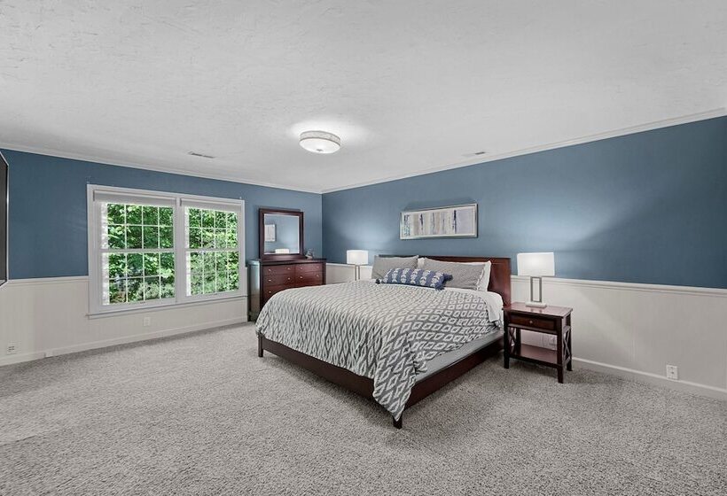 Stay Awhile By Avantstay Lakefront + Pool, Dock