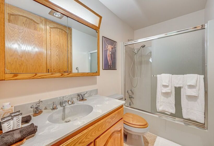 Stunning Calhan Home W/ Indoor Pool!