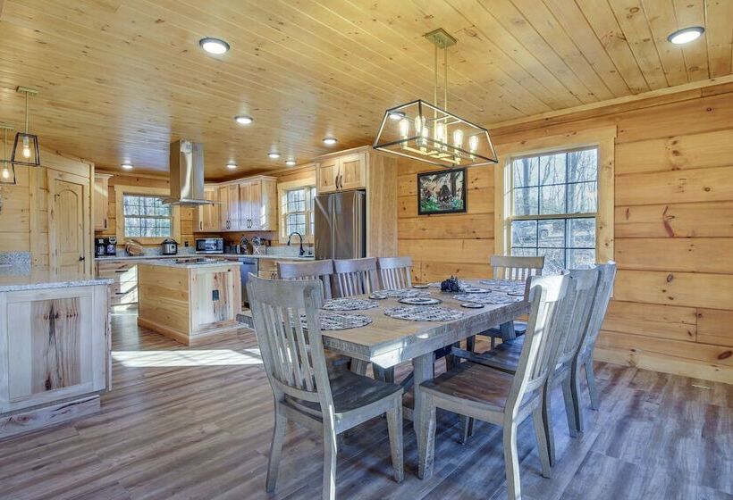 Stunning Sevierville Cabin: Hot Tub & Deck W/ View