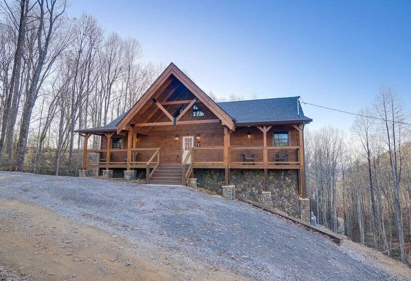 Stunning Sevierville Cabin: Hot Tub & Deck W/ View