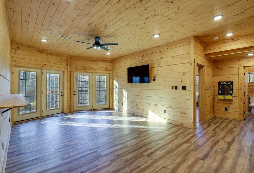 Stunning Sevierville Cabin: Hot Tub & Deck W/ View