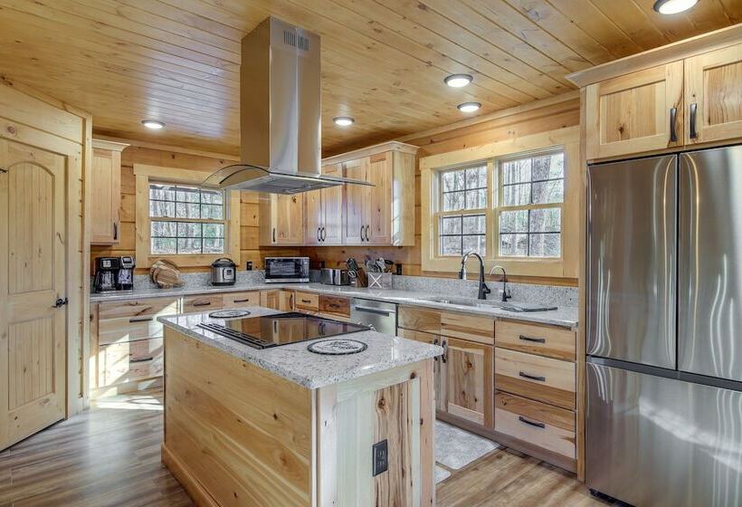 Stunning Sevierville Cabin: Hot Tub & Deck W/ View