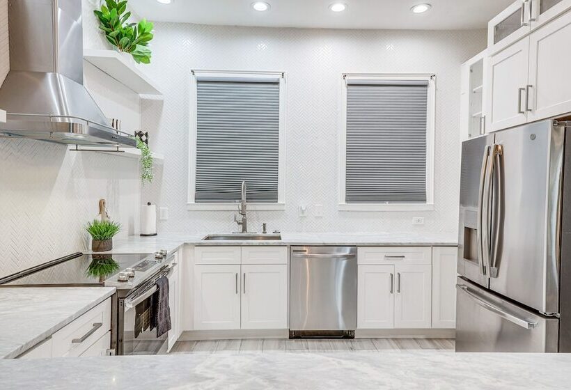 Stylish Home In Springfield Historic District!