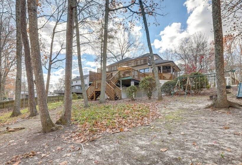 Stylish Marietta Home W/ Deck   Near Truist Park!