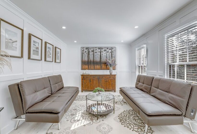 Stylish Marietta Home W/ Deck   Near Truist Park!