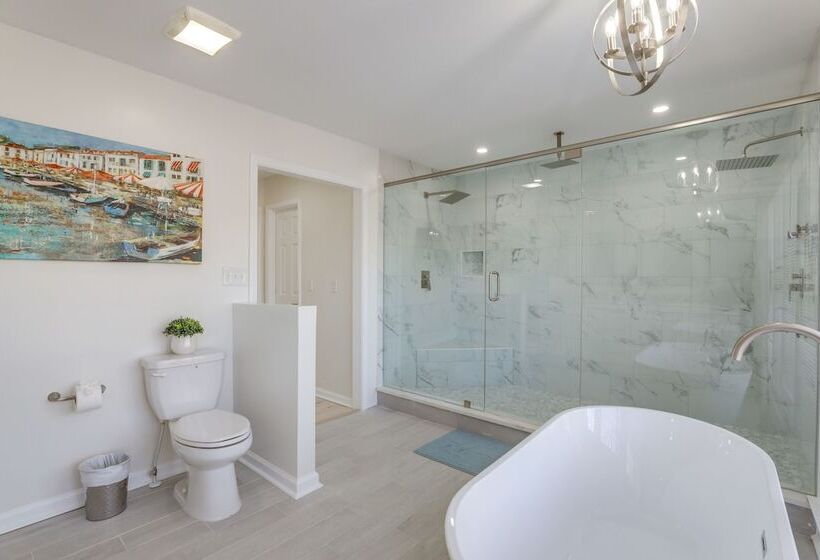 Stylish Marietta Home W/ Deck   Near Truist Park!