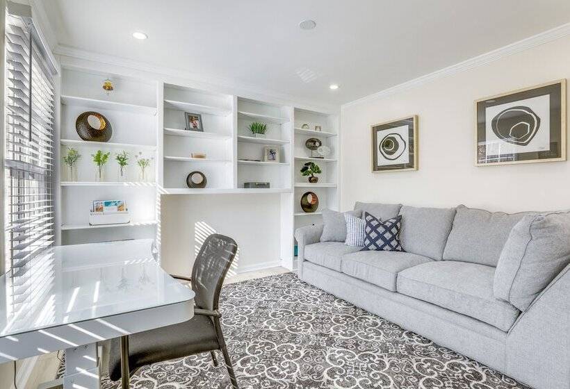 Stylish Marietta Home W/ Deck   Near Truist Park!