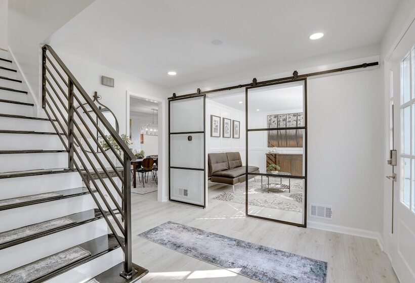 Stylish Marietta Home W/ Deck   Near Truist Park!