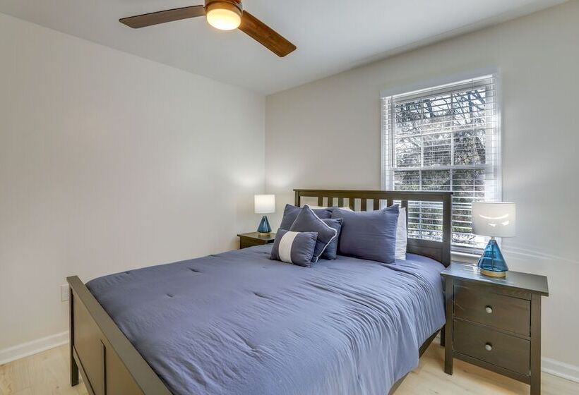 Stylish Marietta Home W/ Deck   Near Truist Park!