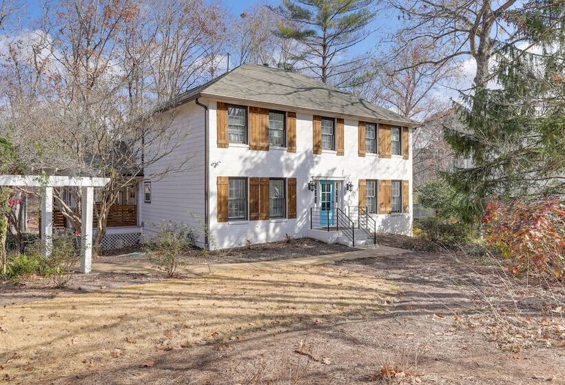 Stylish Marietta Home W/ Deck   Near Truist Park!