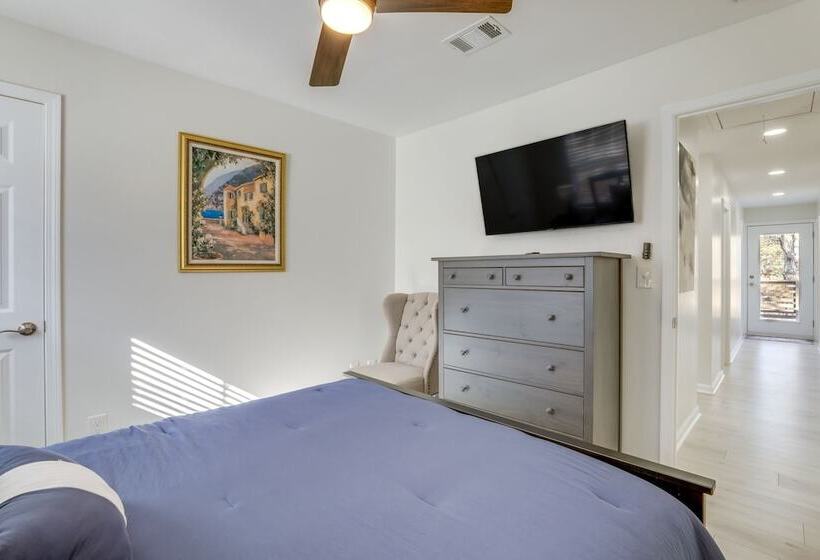 Stylish Marietta Home W/ Deck   Near Truist Park!