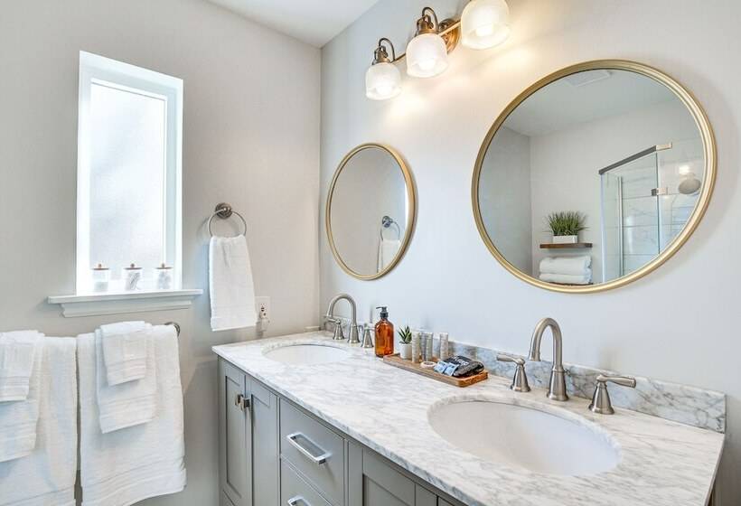 Stylish Orem Retreat W/ Deck, Near Byu & Uvu!