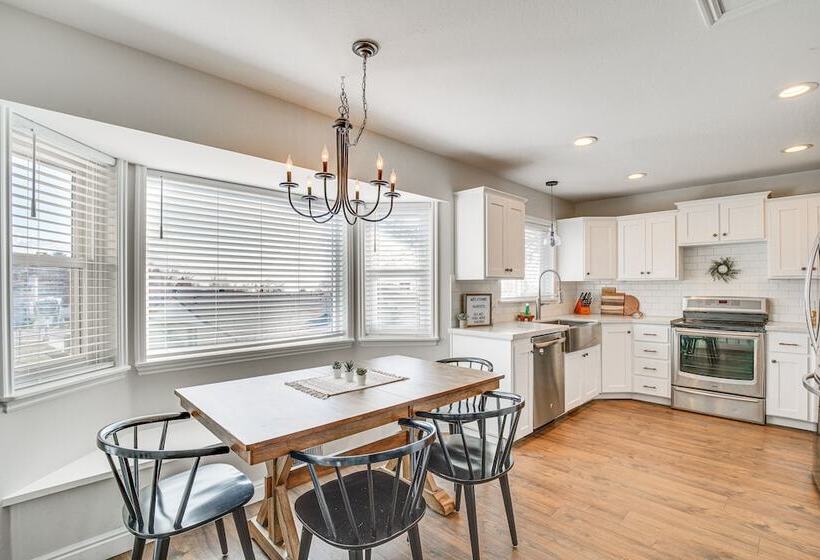 Stylish Orem Retreat W/ Deck, Near Byu & Uvu!
