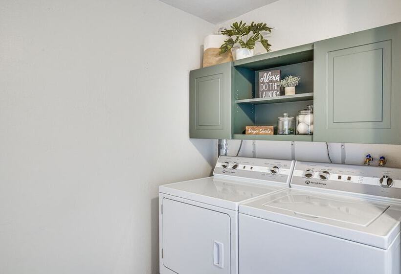 Stylish Orem Retreat W/ Deck, Near Byu & Uvu!