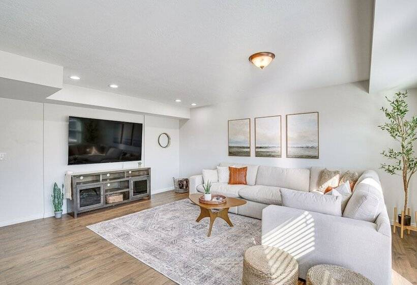 Stylish Orem Retreat W/ Deck, Near Byu & Uvu!
