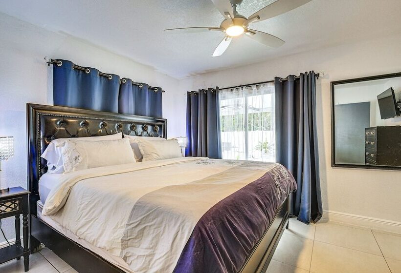 Sun Soaked Home W/ Pool In Lauderdale Lakes!