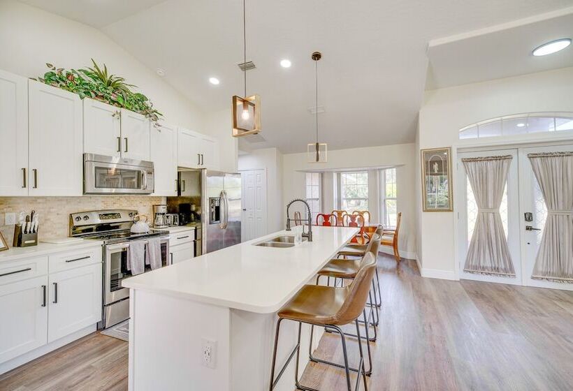 Sunny Palm Bay Home W/ Screened Porch Near Beaches