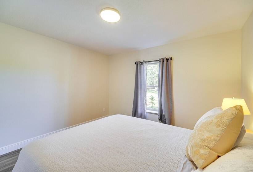 Sunny Palm Bay Home W/ Screened Porch Near Beaches