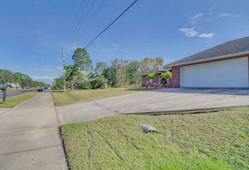 Sunny Palm Bay Home W/ Screened Porch Near Beaches