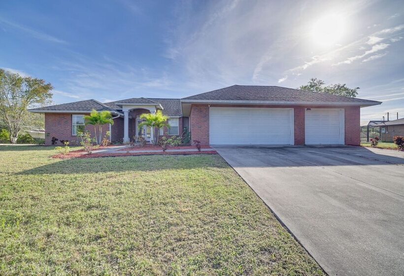 Sunny Palm Bay Home W/ Screened Porch Near Beaches