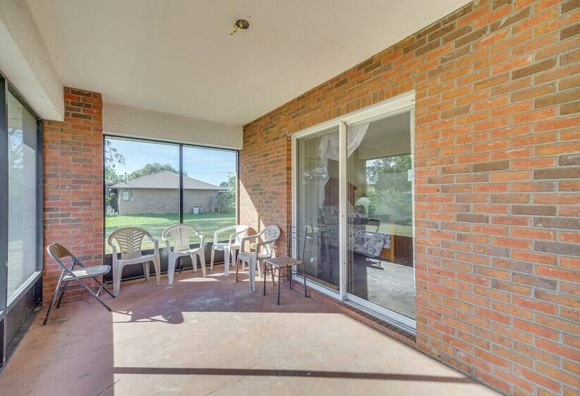 Sunny Palm Bay Home W/ Screened Porch Near Beaches