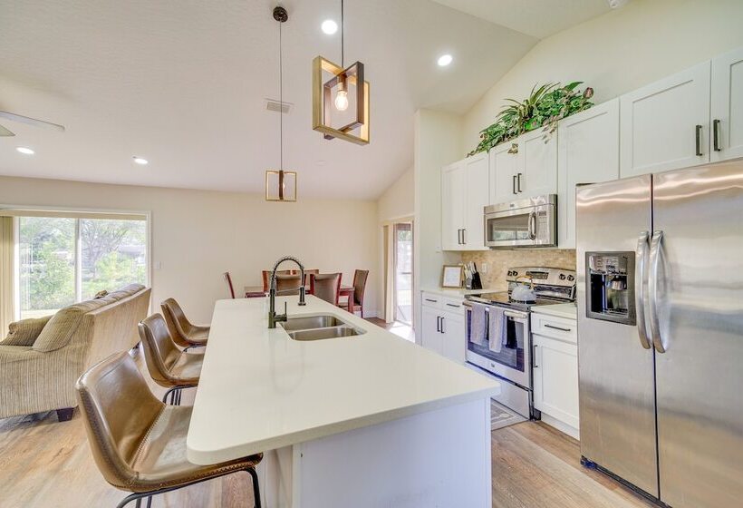 Sunny Palm Bay Home W/ Screened Porch Near Beaches