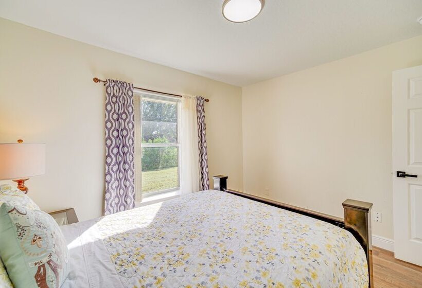 Sunny Palm Bay Home W/ Screened Porch Near Beaches