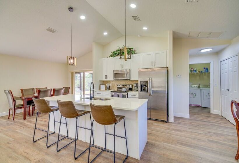 Sunny Palm Bay Home W/ Screened Porch Near Beaches