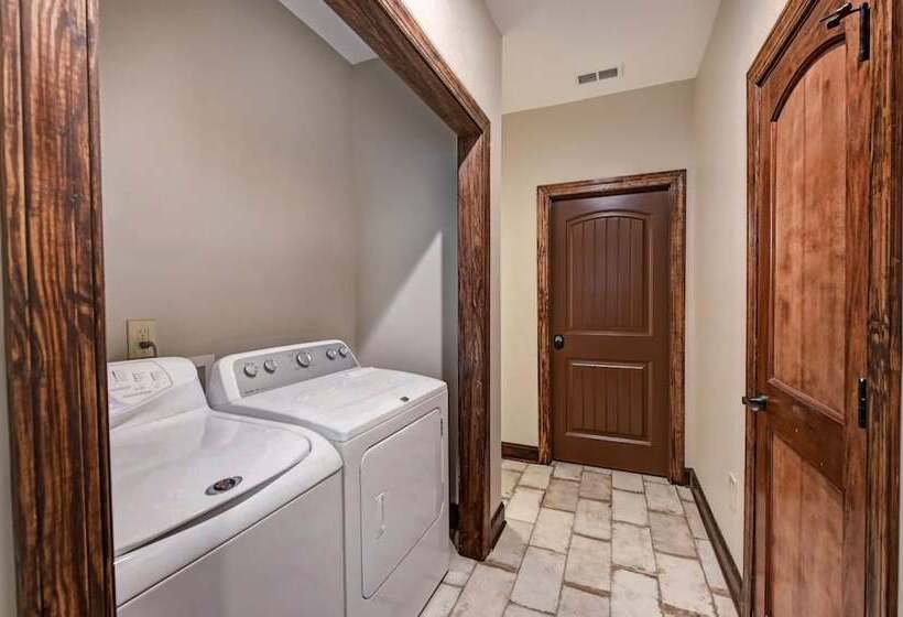 Sunset Shores Resort: The Grand House By Avantstay